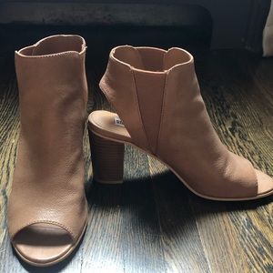 Steve Madden Nobell booties size 6.5